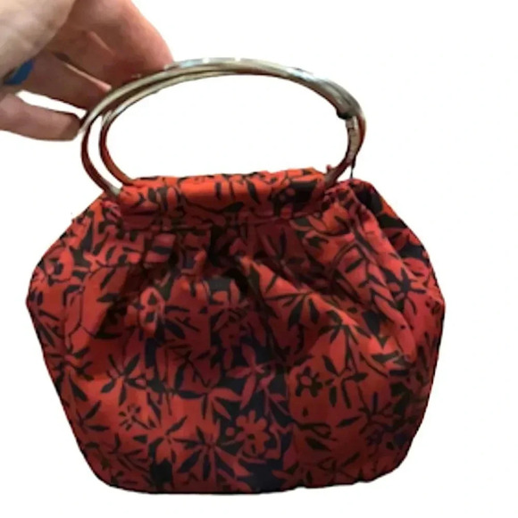 Liz Claiborne red & black print handbag, silver handles. 9” X 8” NWT - Picture 2 of 12